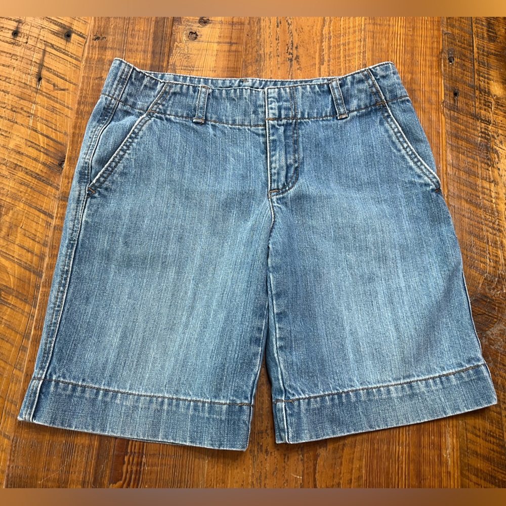 Old Navy Just Below Waist Denim Shorts Size 2